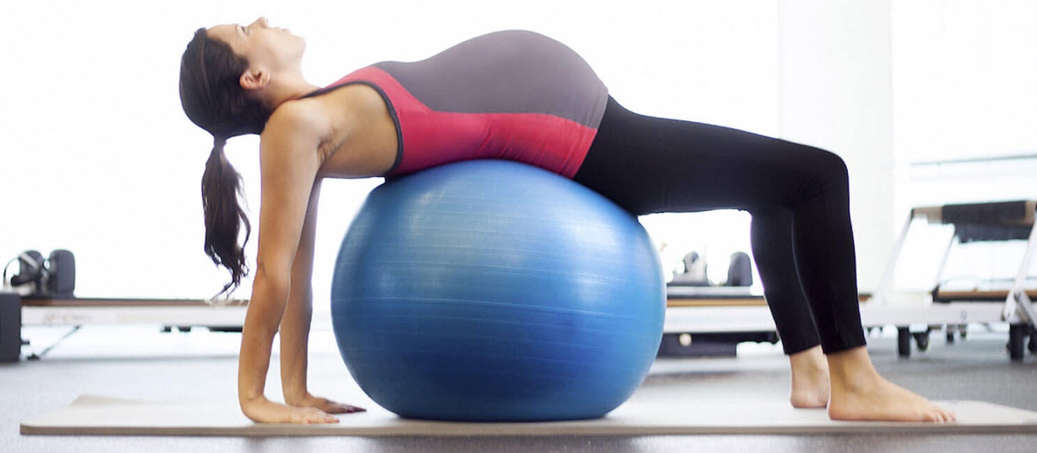 Bài tập yoga dành riêng cho bà bầu. (Ảnh: Sưu tầm Internet)