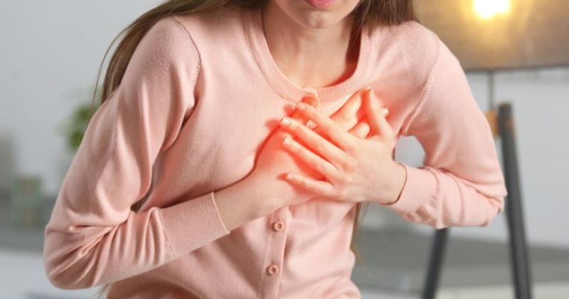 Khi áp dụng các biện pháp chữa tắc sữa nhưng có dấu hiệu bất thường thì các mẹ nên dừng ngay (Ảnh: Sưu tầm Internet)