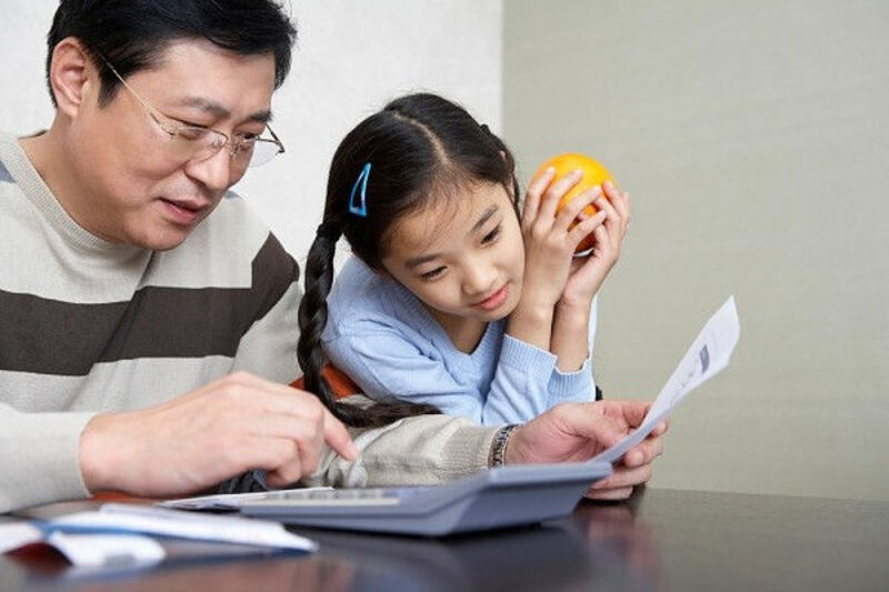 Bố mẹ cần lưu ý gì khi dạy con học toán lớp 2 có lời giải? (Nguồn ảnh: Sưu tầm internet)