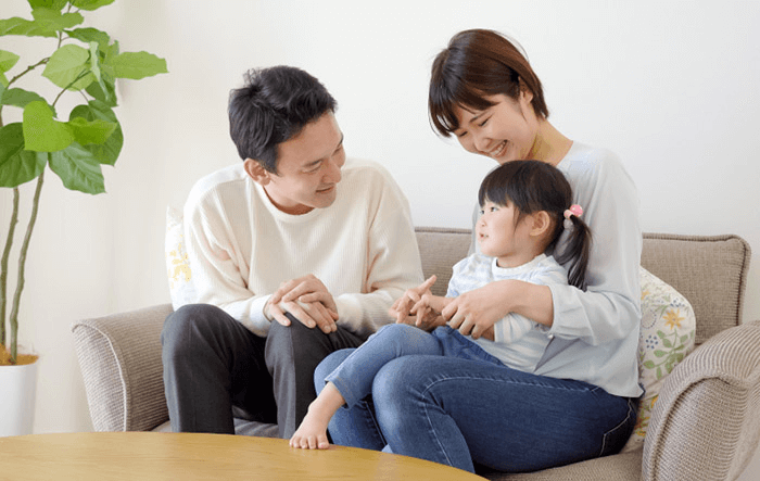 Cho con hiểu lợi ích khi sống ngăn nắp. (Ảnh: Sưu tầm Internet)