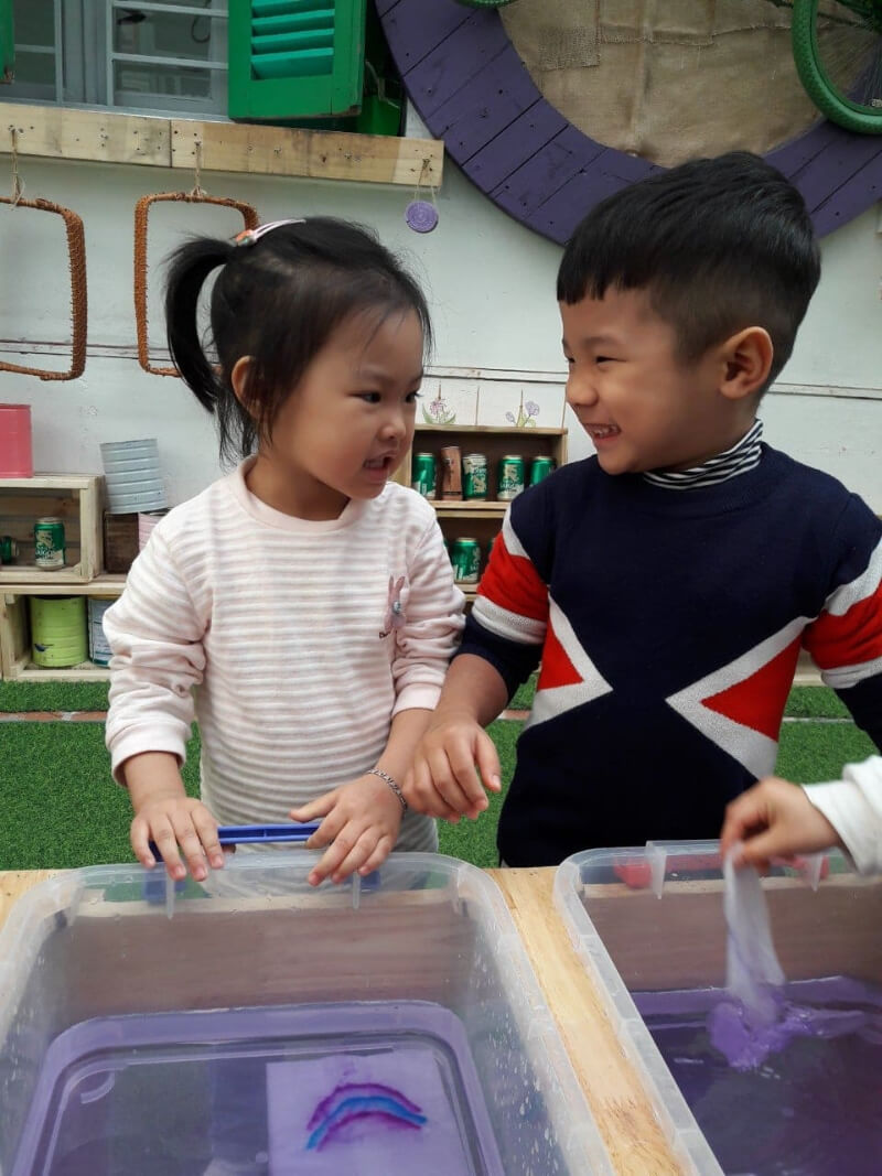 Thí nghiệm tờ giấy ma thuật. (Ảnh: Sưu tầm Internet)