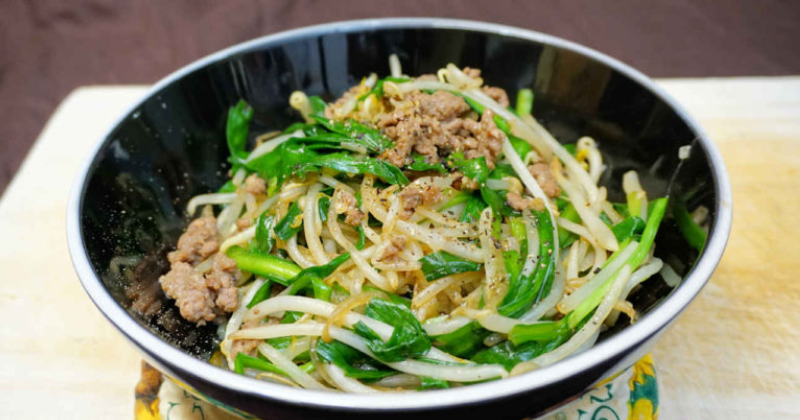 Món giá xào bò hấp dẫn và bổ dưỡng cho các mẹ bỉm phục hồi cơ thể sau sinh hiệu quả  (Ảnh: Sưu tầm Internet)
