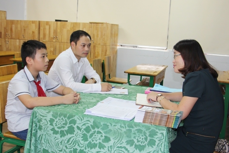 Phụ huynh nên gặp và trao đổi với giáo viên thường xuyên (Nguồn ảnh: Sưu tầm internet)