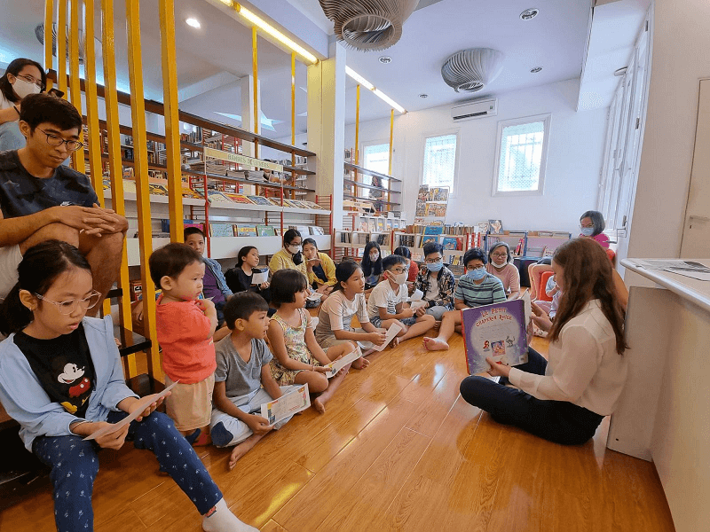 Trò chơi giáo dục cảm xúc cho trẻ mầm non: Cùng nhau kể chuyện. (Ảnh: Sưu tầm Internet)