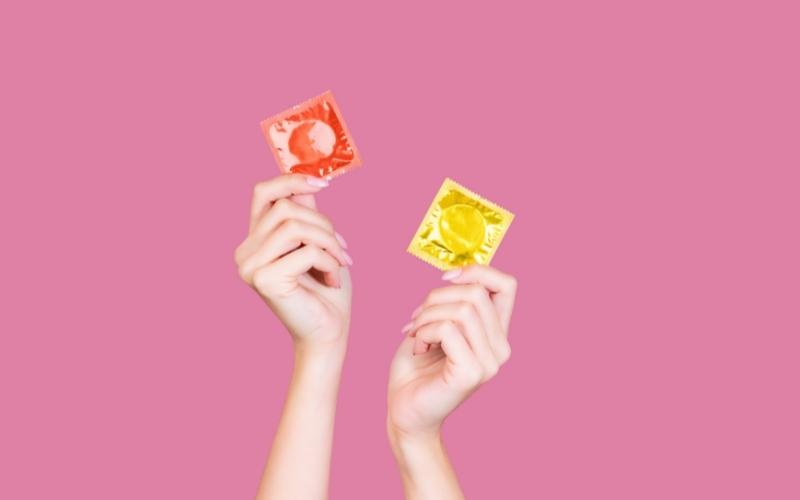 Dùng bao cao su khi quan hệ để phòng ngừa thai kỳ. (Ảnh: Sưu tầm Internet)