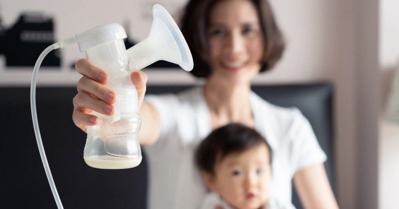 Mẹ hãy dừng việc hút sữa bằng tay hoặc máy nếu không hiệu quả (Ảnh: Sưu tầm Internet)