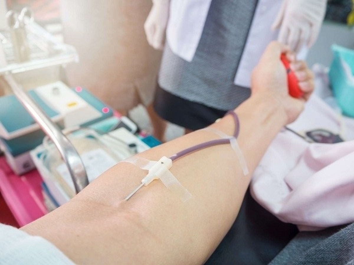 Mẹ có thể phải truyền nước để hồi phục cơ thể. (Ảnh: Sưu tầm Internet)