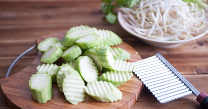 Nguyên liệu đơn giản cho món giá xào mướp mà các mẹ có thể tham khảo  (Ảnh: Sưu tầm Internet)