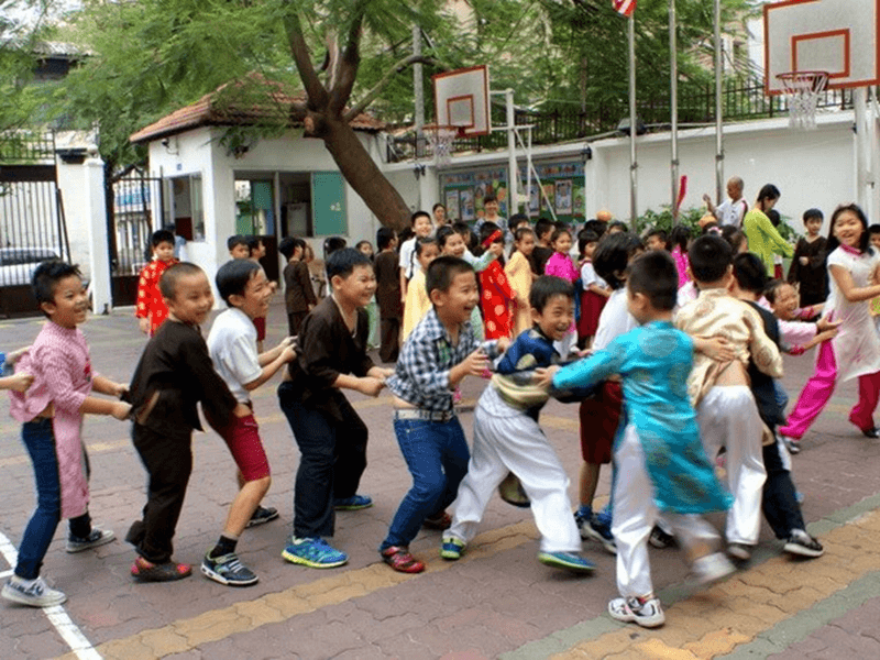 Lưu ý khi tổ chức trò chơi dân gian ngày Tết cho trẻ em. (Ảnh: Sưu tầm Internet)