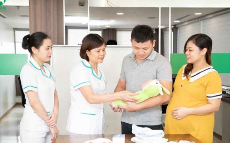 Ngày nay, ở các bệnh viện thường mở rất nhiều lớp tiền sản cho cả bố và mẹ  (Ảnh: Sưu tầm Internet)