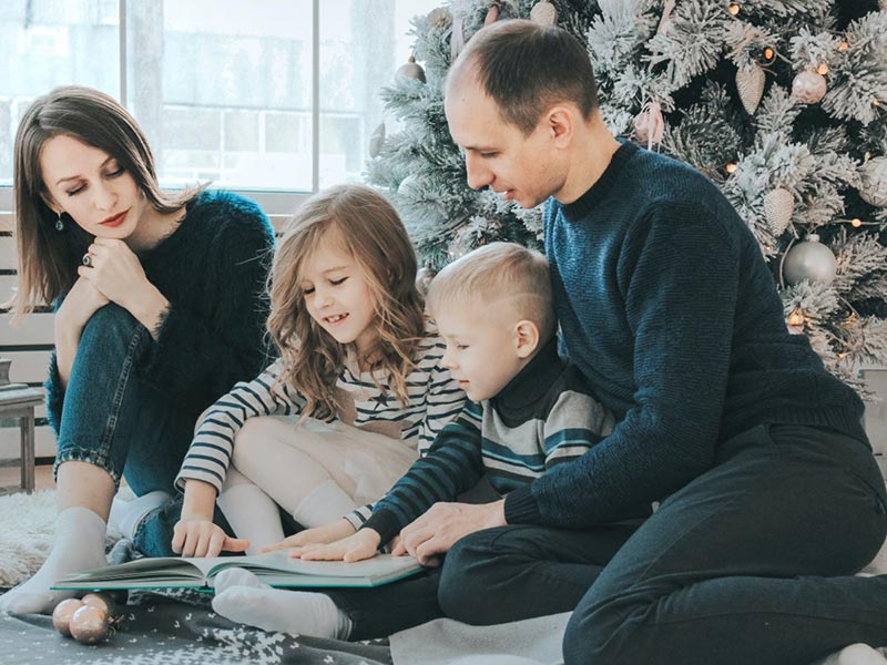 Khi quan được quan tâm con sẽ luôn cảm thấy tự tin. (Ảnh: Sưu tầm internet) 