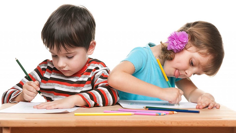 Các bậc phụ huynh không nên áp đặt việc học cho bé (Nguồn ảnh: Sưu tầm internet)