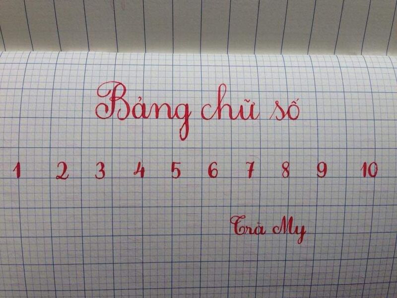 Các bậc phụ huynh tuyệt đối không đặt nặng vấn đề con viết đẹp hay xấu (Nguồn ảnh: Sưu tầm internet)