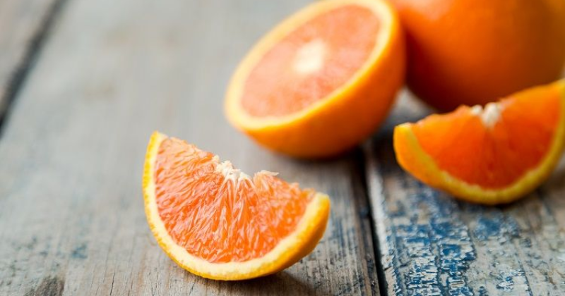 Hàm lượng lớn vitamin C trong cam giúp mẹ sinh thường tăng sức đề kháng (Ảnh sưu tầm Internet)