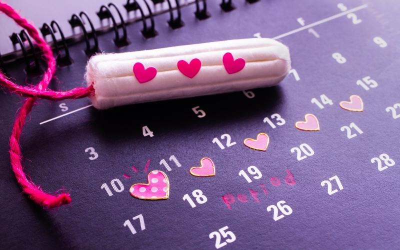 Chu kỳ kinh nguyệt không đều khiến chị em khó xác định ngày rụng trứng. (Ảnh: Sưu tầm Internet)