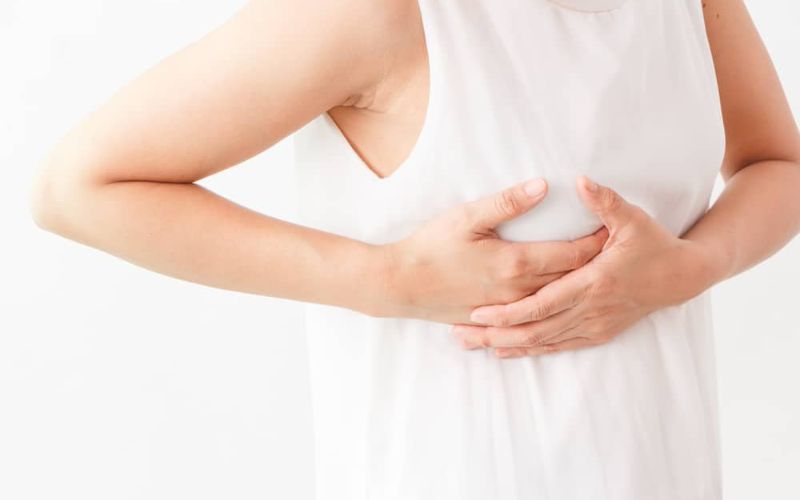 Nếu thấy ngực căng tức có thể chị em đã mang thai. (Ảnh: Sưu tầm Internet)