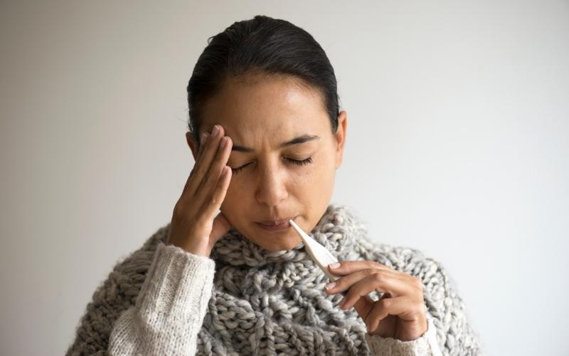 Thân nhiệt tăng cao là dấu hiệu có thai khi chưa đến ngày kinh. (Ảnh: Sưu tầm Internet)