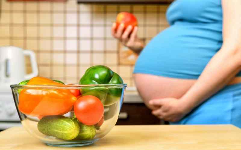 Ăn nhiều có phải dấu hiệu mang thai mà chúng ta dễ nhận ra. (Ảnh: Sưu tầm Internet)