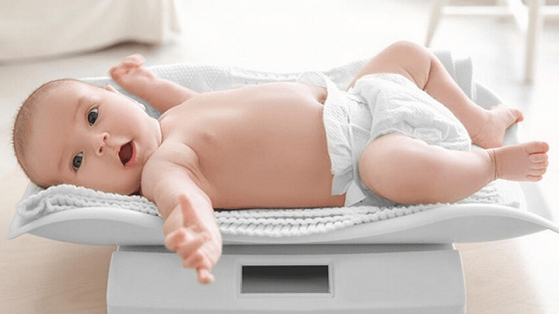 Nguyên tắc đo cân nặng của trẻ. (Ảnh: Sưu tầm Internet)