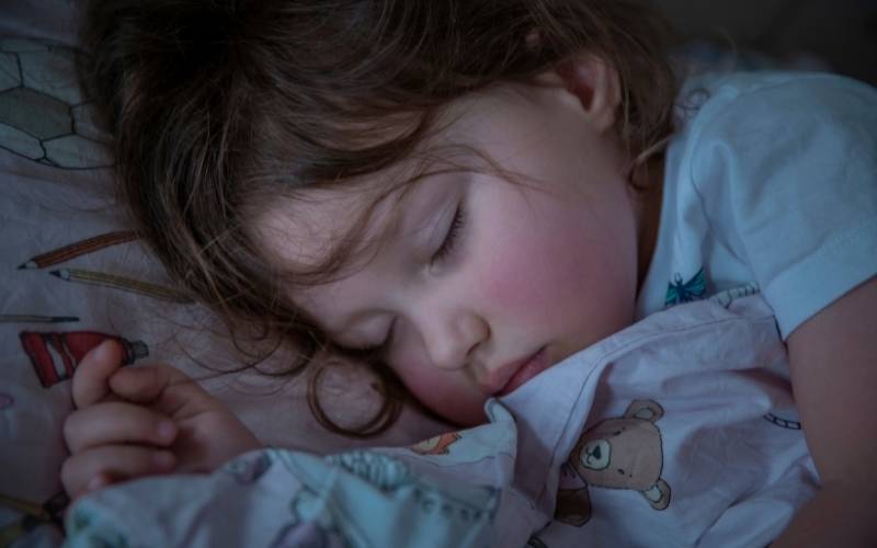 Ngủ mớ về lâu về dài sẽ ảnh hưởng đến sự phát triển của trẻ. (Ảnh: Sưu tầm Internet)