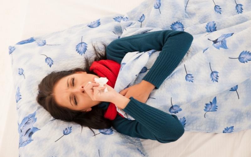 Bệnh lao phổi có thể ho ra máu. (Ảnh: Sưu tầm Internet)