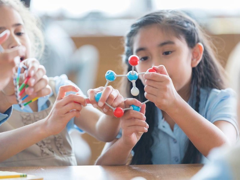 Những khó khăn nào trong giao tiếp trẻ tự kỷ thường gặp? (Ảnh: Sưu tầm internet)