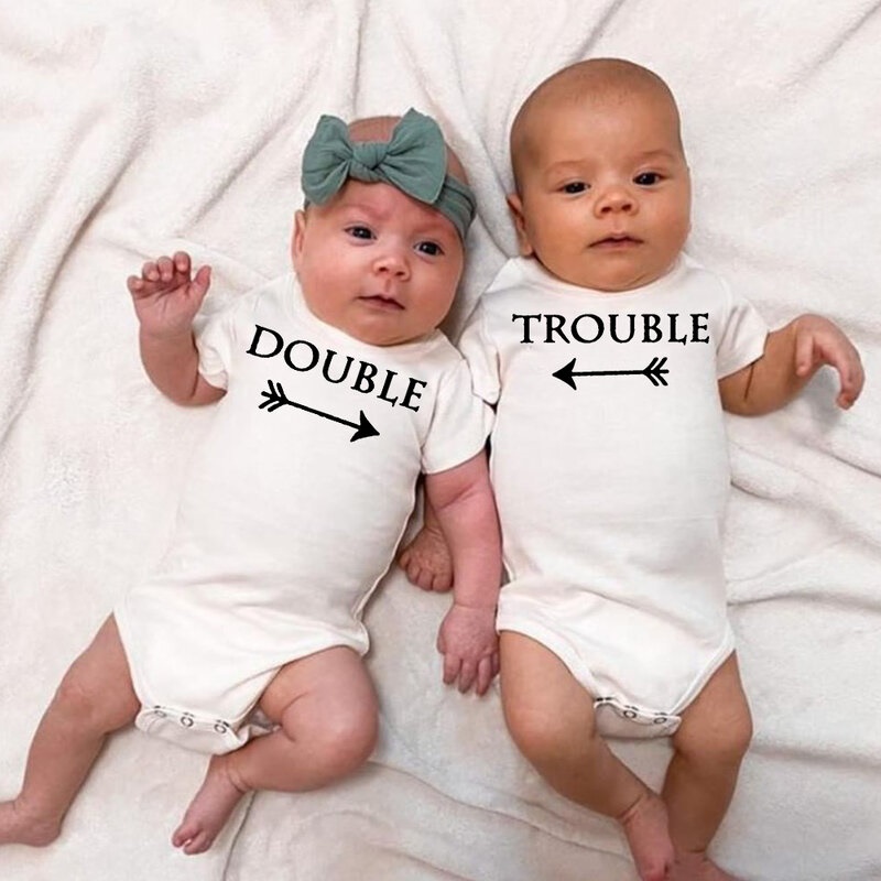 Trẻ sinh đôi dễ gặp vấn đề hô hấp. (Ảnh: Sưu tầm internet)