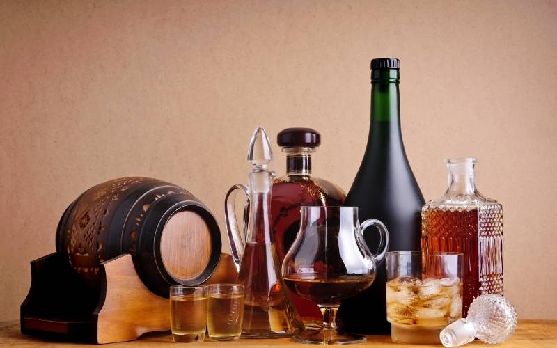 Đồ uống có cồn, chất kích thích. (Ảnh: Sưu tầm Internet)