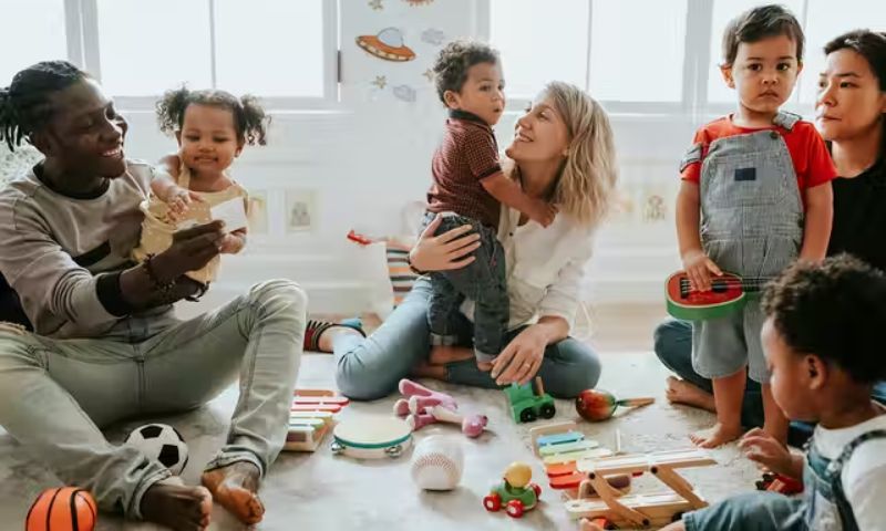 Cha mẹ chính là tấm gương tốt nhất để con có thể học theo. (Ảnh: Nguồn Internet)