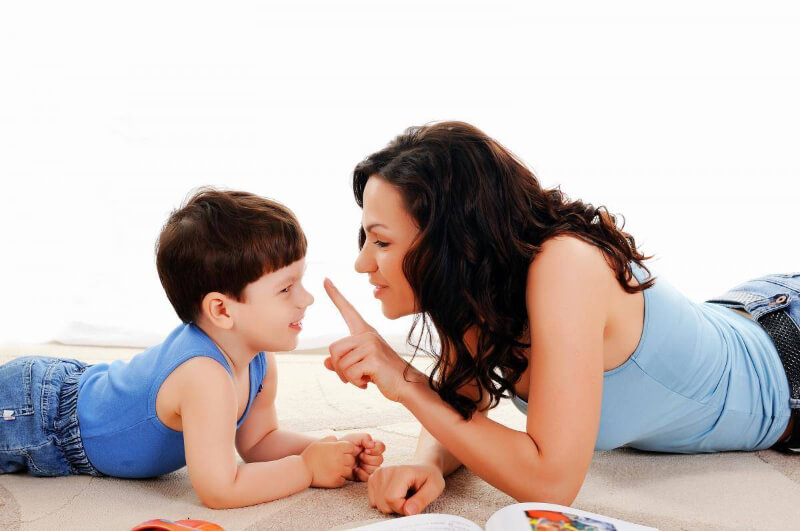 Thông qua những đại từ nhân xưng quen thuộc để bé ghi nhớ. (Ảnh: Sưu tầm Internet)