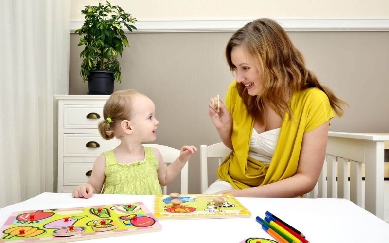 Đồ chơi dạy học cho bé giúp nâng cao cả kiến thức lẫn kỹ năng mềm. (Ảnh: Sưu tầm Internet)