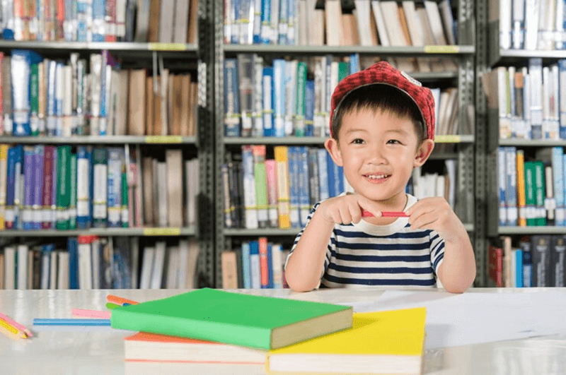 Nên cho con học tiếng Anh bằng tiếng Anh. (Ảnh: Sưu tầm Internet)