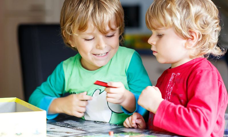 Trẻ tự kỷ bị hạn chế năng lực nhiều hơn so với các trẻ thông thường. (Ảnh: Nguồn Internet)