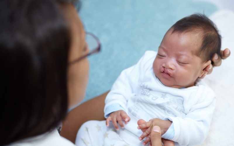Mẹ lỡ uống thuốc khi mang thai 3 tuần có thể gây dị tật thai nhi. (Ảnh: Sưu tầm Internet)