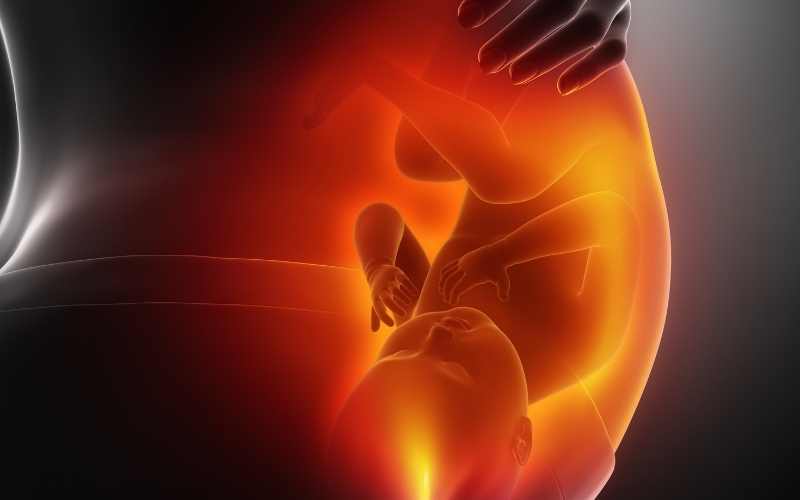 Bụng mẹ căng cứng do khung xương thai nhi phát triển. (Ảnh: Sưu tầm Internet)