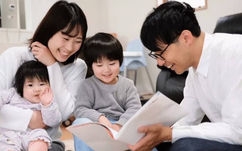 Người Nhật phát triển tình cảm với con bằng cách trò chuyện. (Ảnh: Sưu tầm Internet)