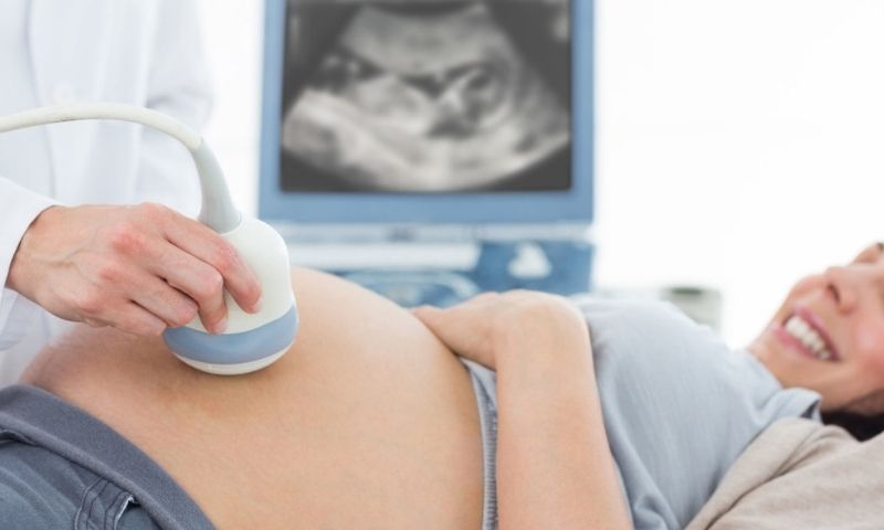 Mẹ bầu cần kết hợp siêu âm và xét nghiệm máu để kết quả sàng lọc dị tật chính xác nhất. (Ảnh: Sưu tầm Internet)