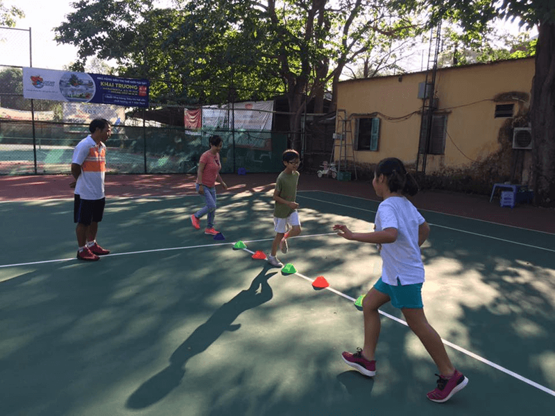 Tennis giúp bé cao hơn. (Ảnh: Sưu tầm Internet)