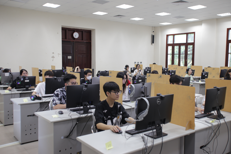 Lưu ý khi nộp lệ phí thi VSTEP. (Ảnh: Sưu tầm Internet)