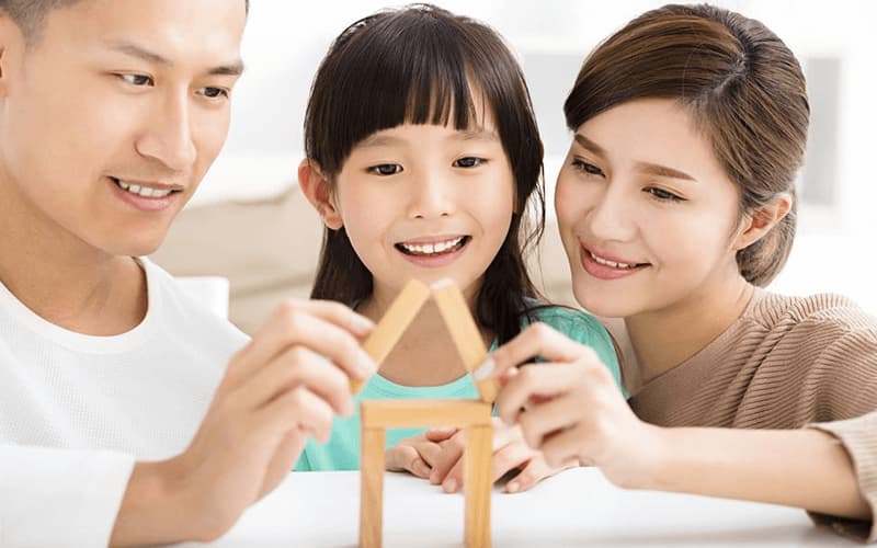 Cha mẹ nên dành thời gian bên con nhiều hơn. (Ảnh: Sưu tầm Internet)