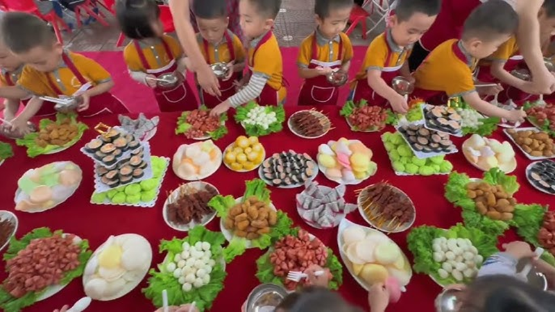 Một buổi buffet cho trẻ n&ecirc;n c&oacute; từ 12-20 m&oacute;n t&ugrave;y ng&acirc;n s&aacute;ch v&agrave; số lượng trẻ tham gia. (Ảnh: Sưu tầm Internet)