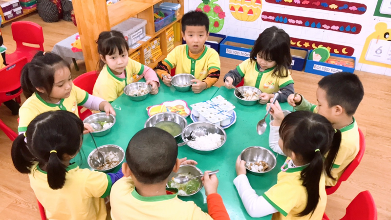 Xây dựng thực đơn tuần cho trẻ mầm non theo 4 mùa là vô cùng cần thiết. (Ảnh: Sưu tầm Internet)