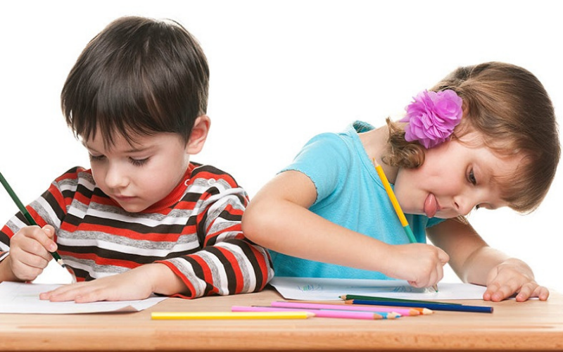 Trẻ sẽ thích hơn khi được lồng ghép bài học vào âm thanh. (Ảnh: Sưu tầm Internet)