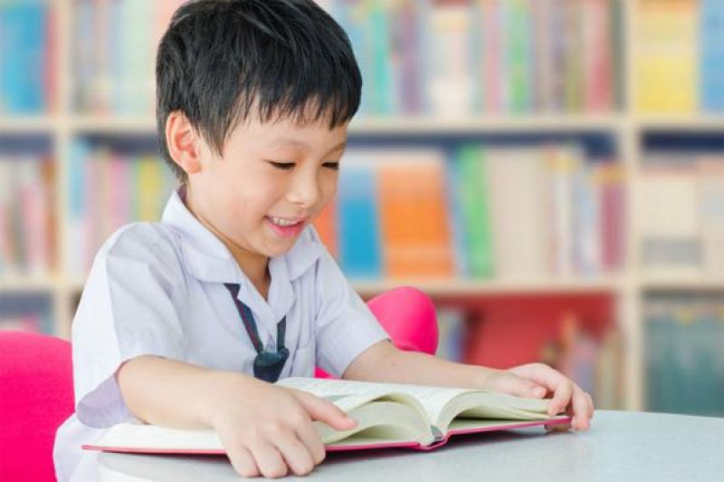 Bé 5 tuổi rất thích khám phá nên rất phù hợp để học toán IQ. (Ảnh: Sưu tầm internet)