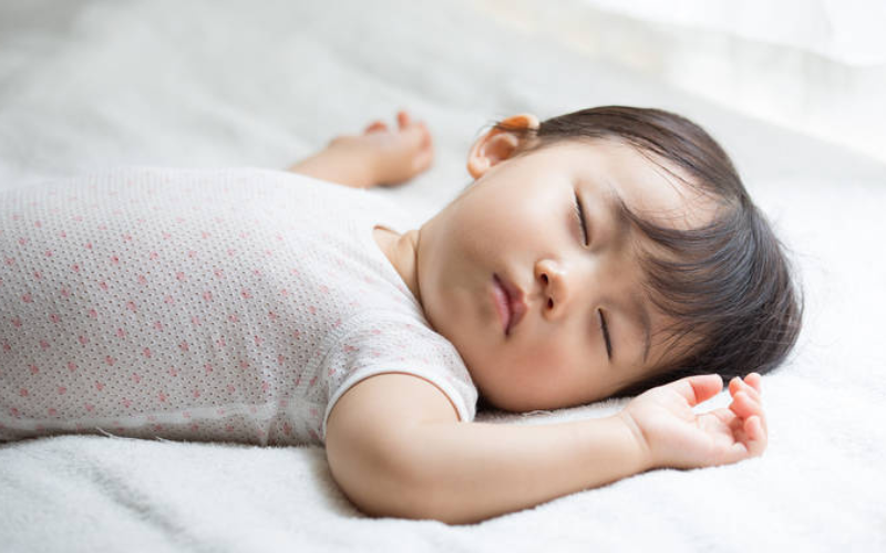 Giấc ngủ ngắn là hoạt động rất bình thường ở trẻ 2 tuổi. (Ảnh: Sưu tầm internet)