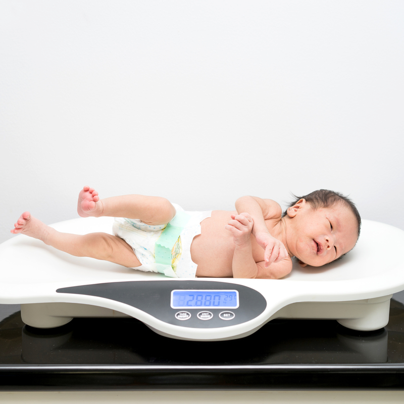 Tinh thần vui vẻ giúp con ăn ngủ ngoan tăng cân đều. (Ảnh: Sưu tầm internet)