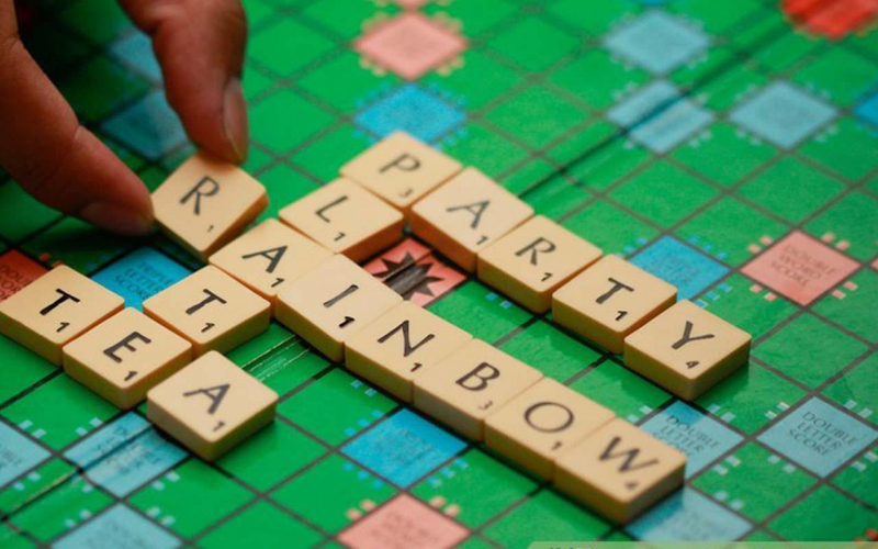 Việc xếp chữ sẽ giúp trẻ ghi nhớ bài và làm việc nhóm tốt hơn. (Ảnh: Toplist.vn)