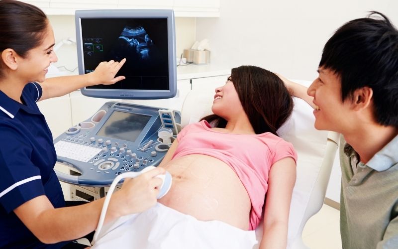 Bà bầu thuộc nhóm nguy cơ cao cần làm các xét nghiệm dị tật thai nhi. (Ảnh: Sưu tầm Internet)