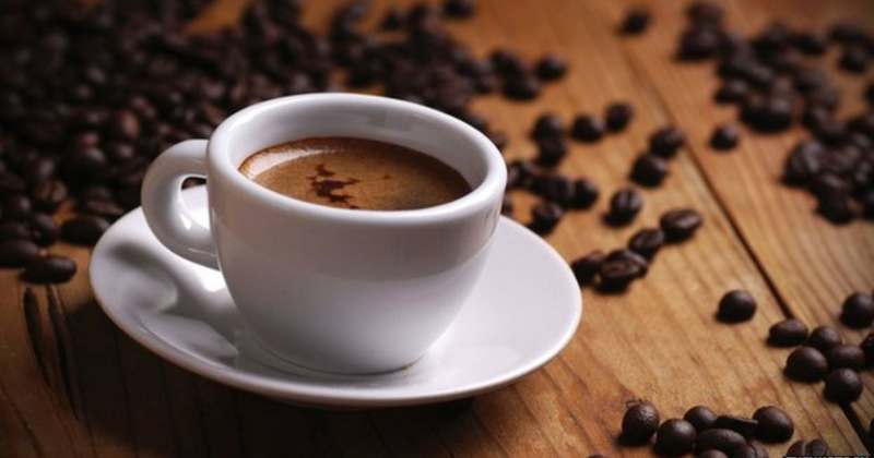 Các mẹ nên kiêng các thức uống như cà phê để tránh ảnh hưởng đến em bé (Ảnh sưu tầm Internet)