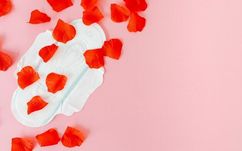 Chảy máu âm đạo là dấu hiệu có thai dễ nhận biết. (Ảnh: Sưu tầm Internet)